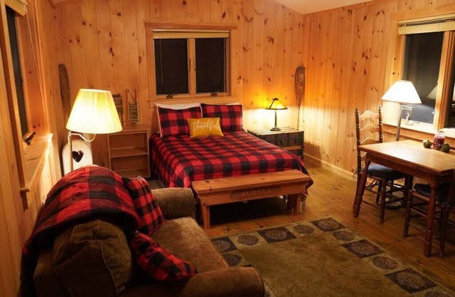 Deer Brook Cabin w/Hot Tub, Fireplace & Brook