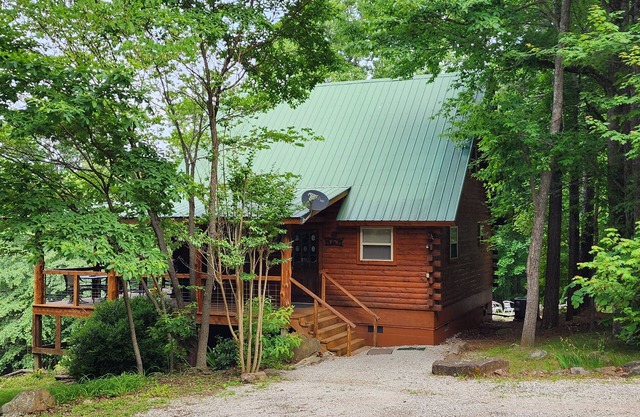 Deer Cabin Of Deer Lodge Cabin Rentals is a Secluded Ozark Cedar Log Cabin
