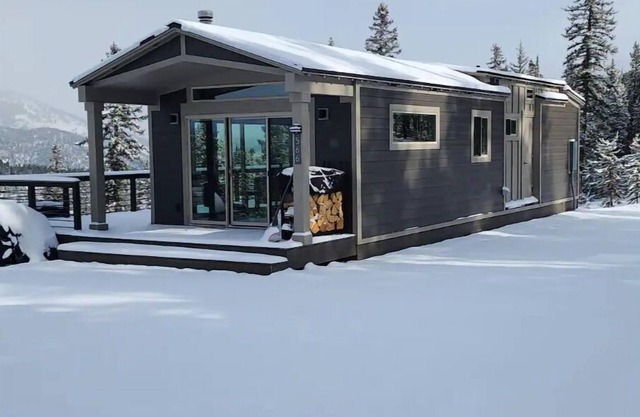 Deer Friends Cabin Escape