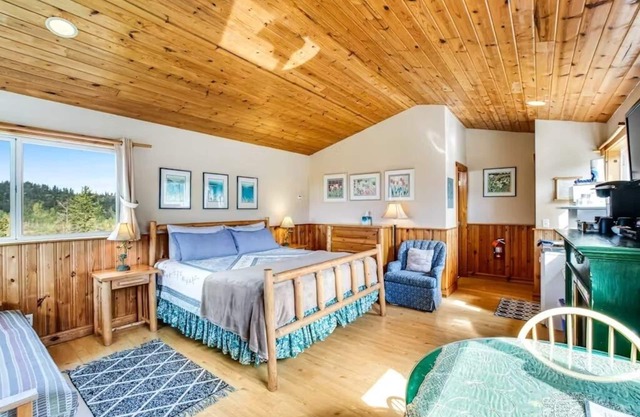 Deer Harbor Cottage on the Bluff