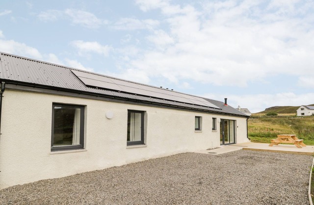 DEER HOUSE, family friendly, country holiday cottage in Kinlochbervie