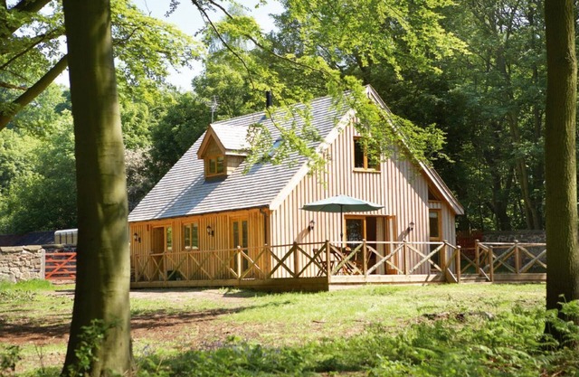 Deerpark Lodge sleeps six people and is perfect for a quiet getaway. Dog-friendly.