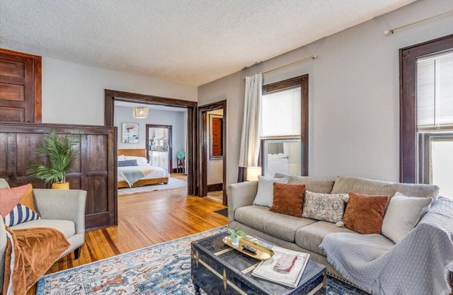 Delano Deluxe! Centrally Located Cozy Studio!