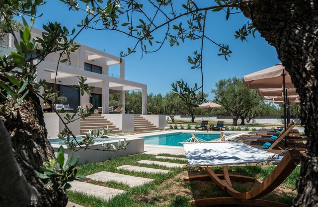 Delight Luxury 5 bedroom Villa with private pool