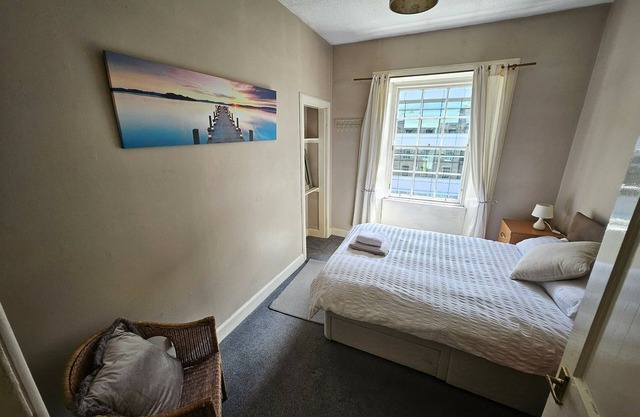 Delightful 2BR Home, Walk to Edinburgh Castle