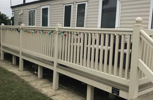 Delightful 3 Bedroom Caravan with Decking Heacham