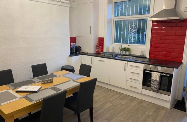 Delightful 4-bedroom townhouse with outdoor space