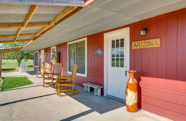 Delightful Carmine Studio on Farm Near Round Top!