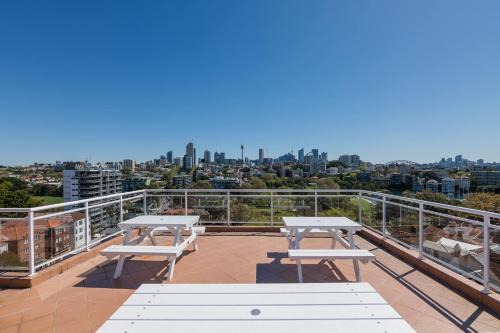 Delightful Darling Point Studio w Stunning Rooftop