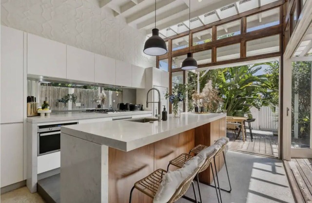Delightful, Large Balmain Cottage close to Sydney CBD & Biennale of Sydney