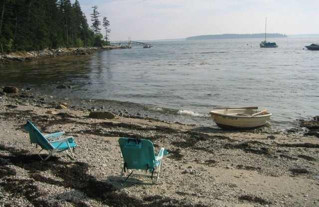 Delightful, Secluded Seaside Cottage at Martin Point