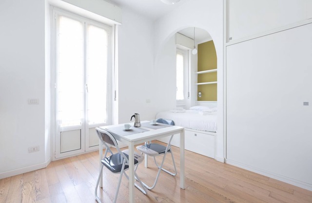 Delightful Studio Apartment With Balcony