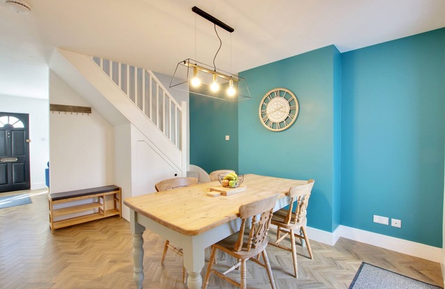Delightful two bedroom cottage near town centre