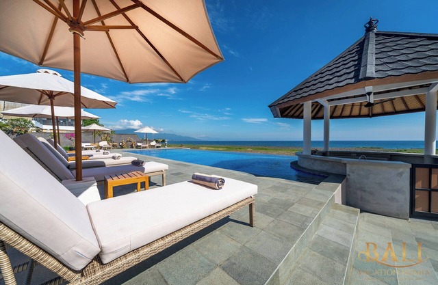 DeLuxe 1BR Suite with panoramic sawa view! 100mtr from the Bali Sea!
