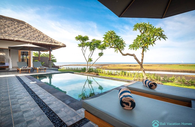 DeLuxe 1BR villa with pool and breathtaking ocean view!