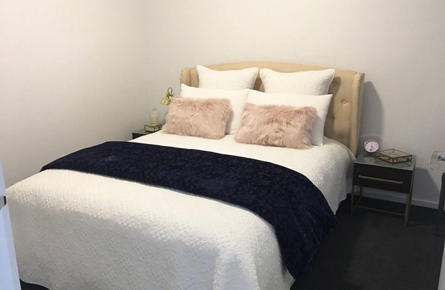 Deluxe Apartment Near Altona Beach
