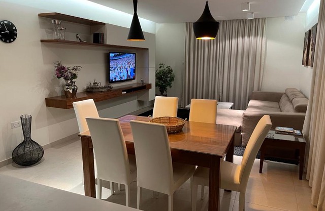 Deluxe Apartment with pool in the heart of St Pauls Bay