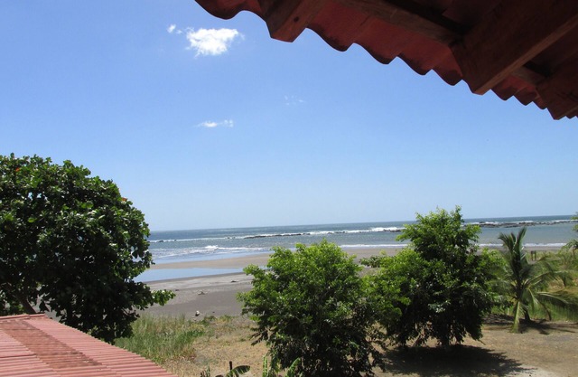 Deluxe Beachfront Loft Condo on beautiful Playa Cambutal