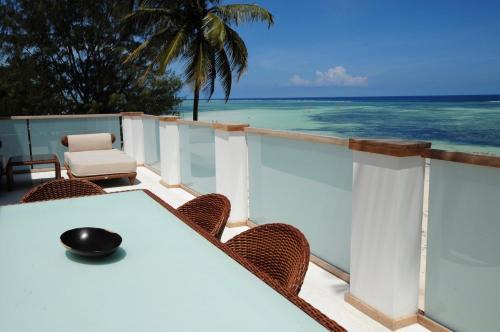 Deluxe Beachfront Penthouse with Panoramic Ocean Views