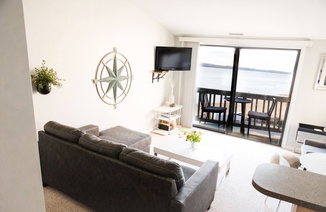 Deluxe Beachside Suite, Traverse City Vacation