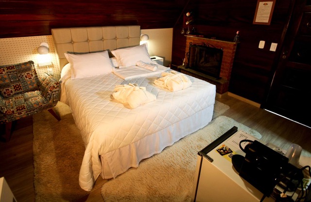 DeLuxe Deck Chalet