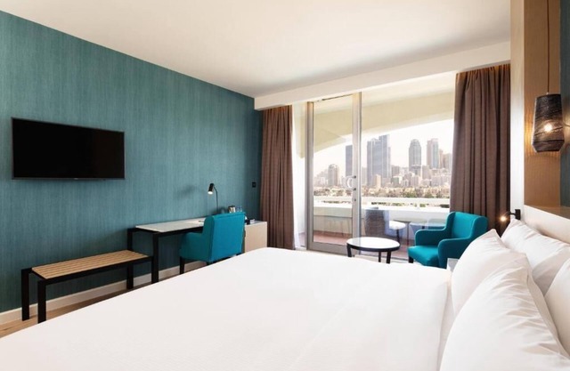 Deluxe City View With Balcony Near Al Khan Beach
