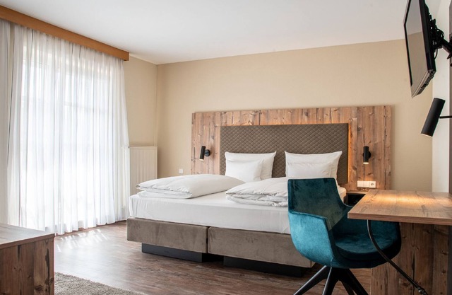 Deluxe double room with shower and WC