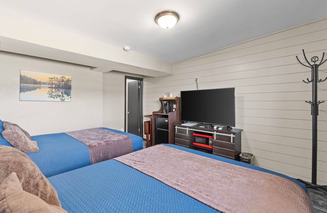 Deluxe Double Queen Bedroom (River Access)