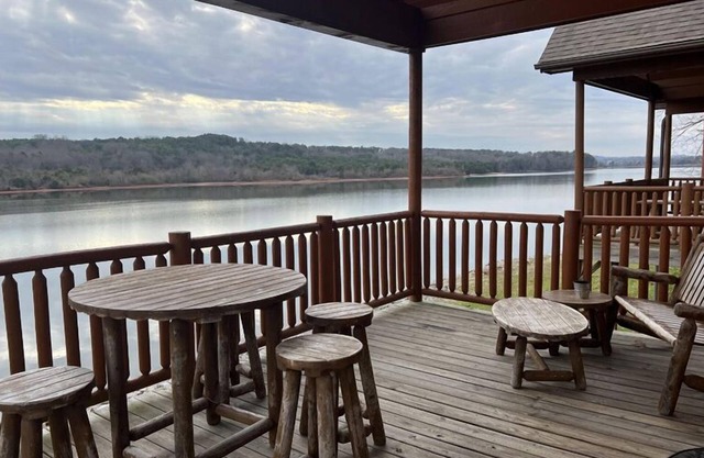 Deluxe Lakefront Cabin