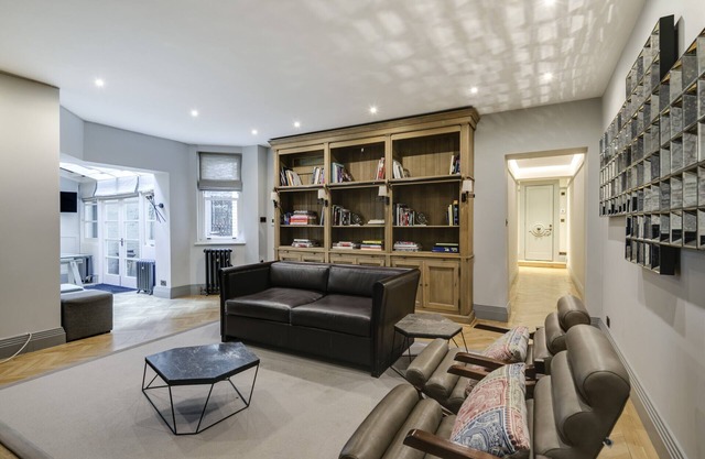 Deluxe Lower Ground Mayfair Home by Oxford Street