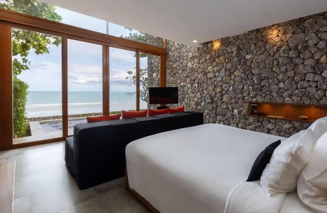Deluxe Oceanfront Pool Villa - Tolani Resort Kui Burinn
