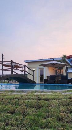 DELUXE ROOM BY THE POOL