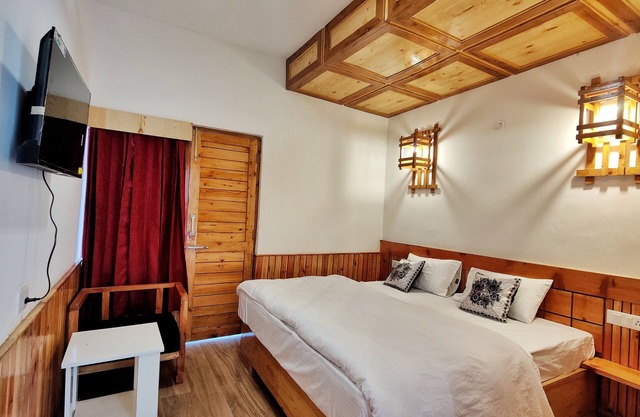 Deluxe Room | w/King Size bed View, Balcony, Bonfire, Food, Mountain Vie