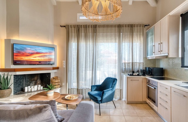 Deluxe Seaside Condo for 6