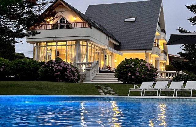 Deluxe Villa with swimming pool,garden and Spa, 6 km to the beach