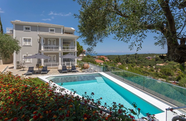 Demargia Villa A - Loft Apartment suitable for 4 persons with communal pool