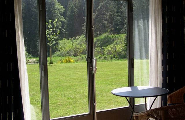 demoiselle room with bathroom