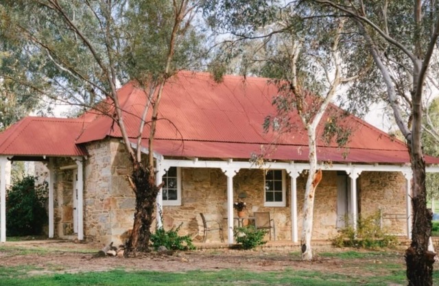 Dempster cottage is a stone cottage built 1853 located between Northam /Toodyay.
