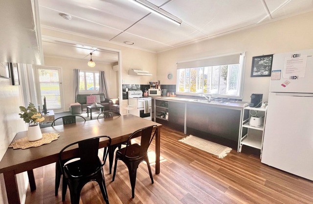 Denham Cottage - Sleeps 6 on Quart Pot Creek, Stanthorpe