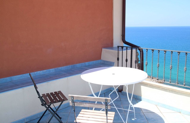 DEPENDANCE DELLE GRAZIE in charming Pizzo by the sea + PARKING + WIFI