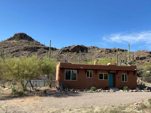 Desert Retreat -Quiet-Mountain views-hiking-golfing