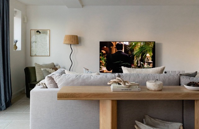 Design-Led- 2xSuper-King Beds- Ensuites- W Parking