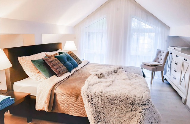 Design maisonette 5 min from the pond with great hiking and biking trails