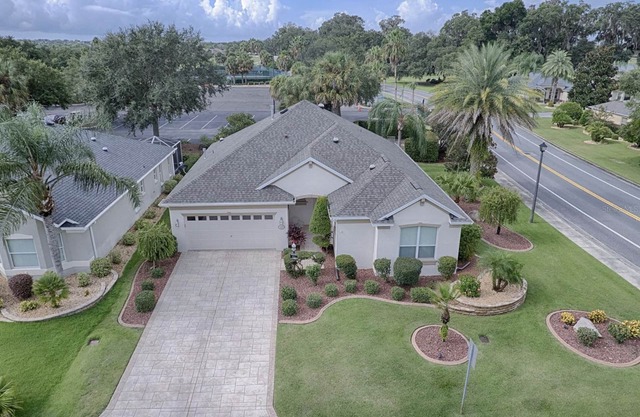 Designer 3 bedroom high-end home with walking distance to Lake Sumter Landing