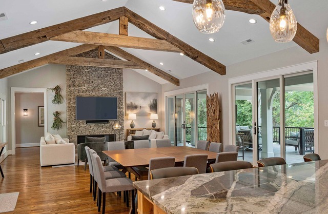 Designer Lakefront Lodge w/Huge Private Beach & Boat Option-Built July '19