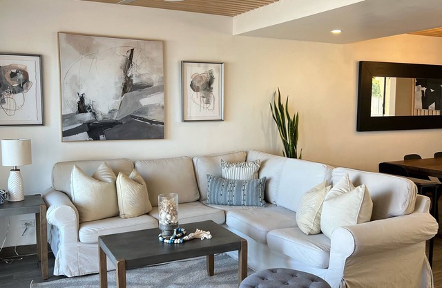 DESIGNER VILLA. STUNNING. Location, location, location!