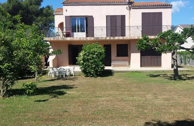 Dessous de Villa 150 metres from the beach