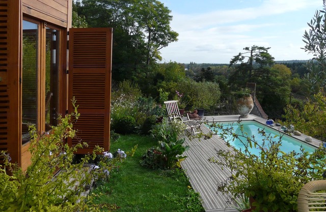 Detached house facing south with pool and panoramic views of the Cher