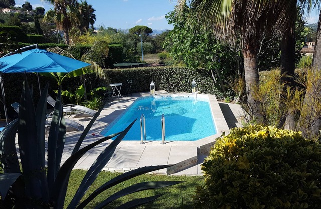 Detached 30 m2 T2 apartment in villa with swimming pool