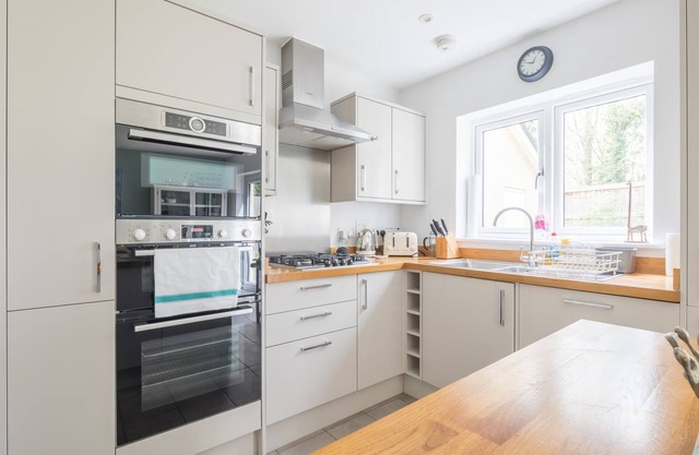 Detached 4-Bed home - Idyllic Village
